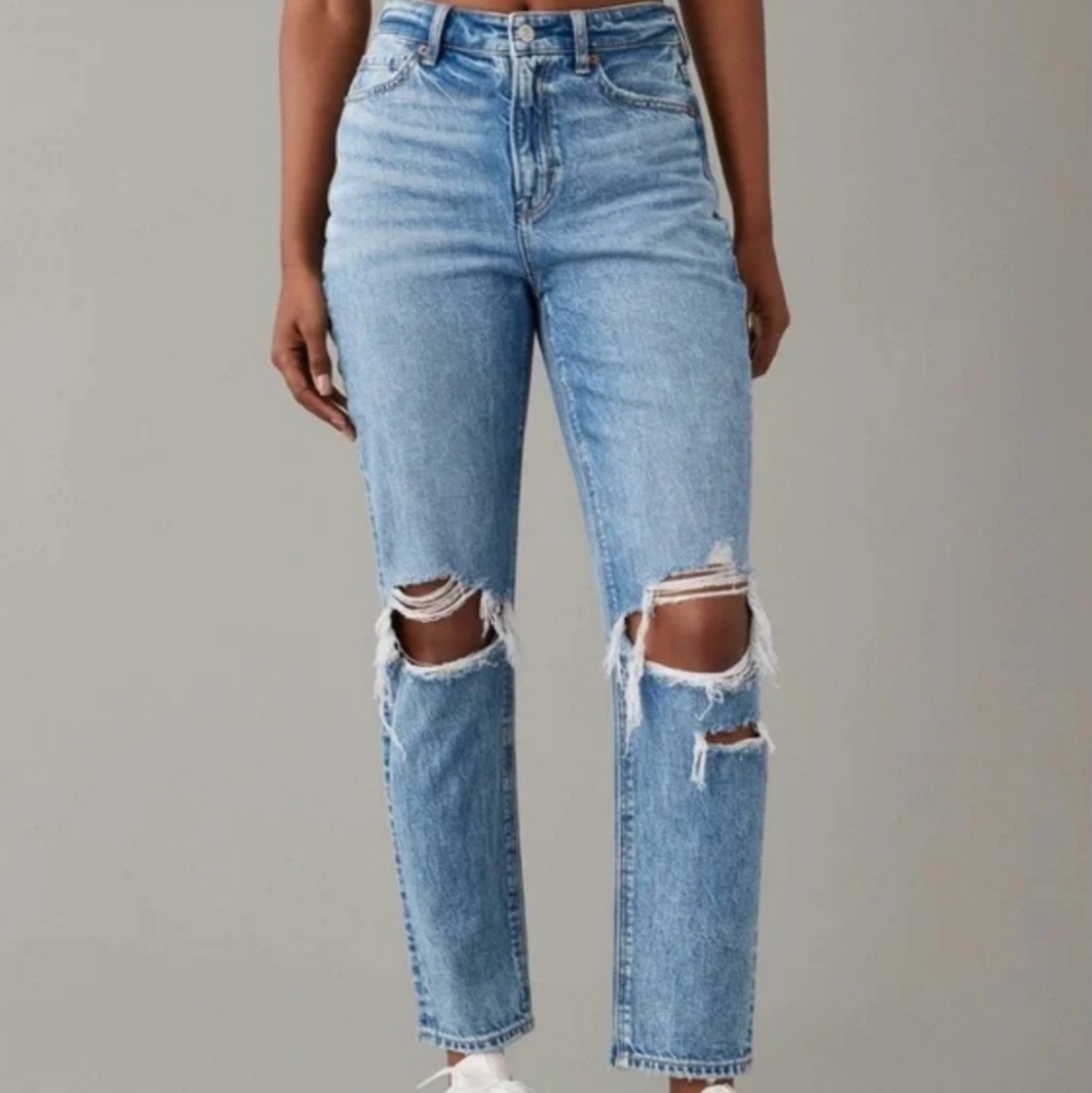 AMERICAN EAGLE NWOT Strigid Mom Jeans - Picture 1 of 6